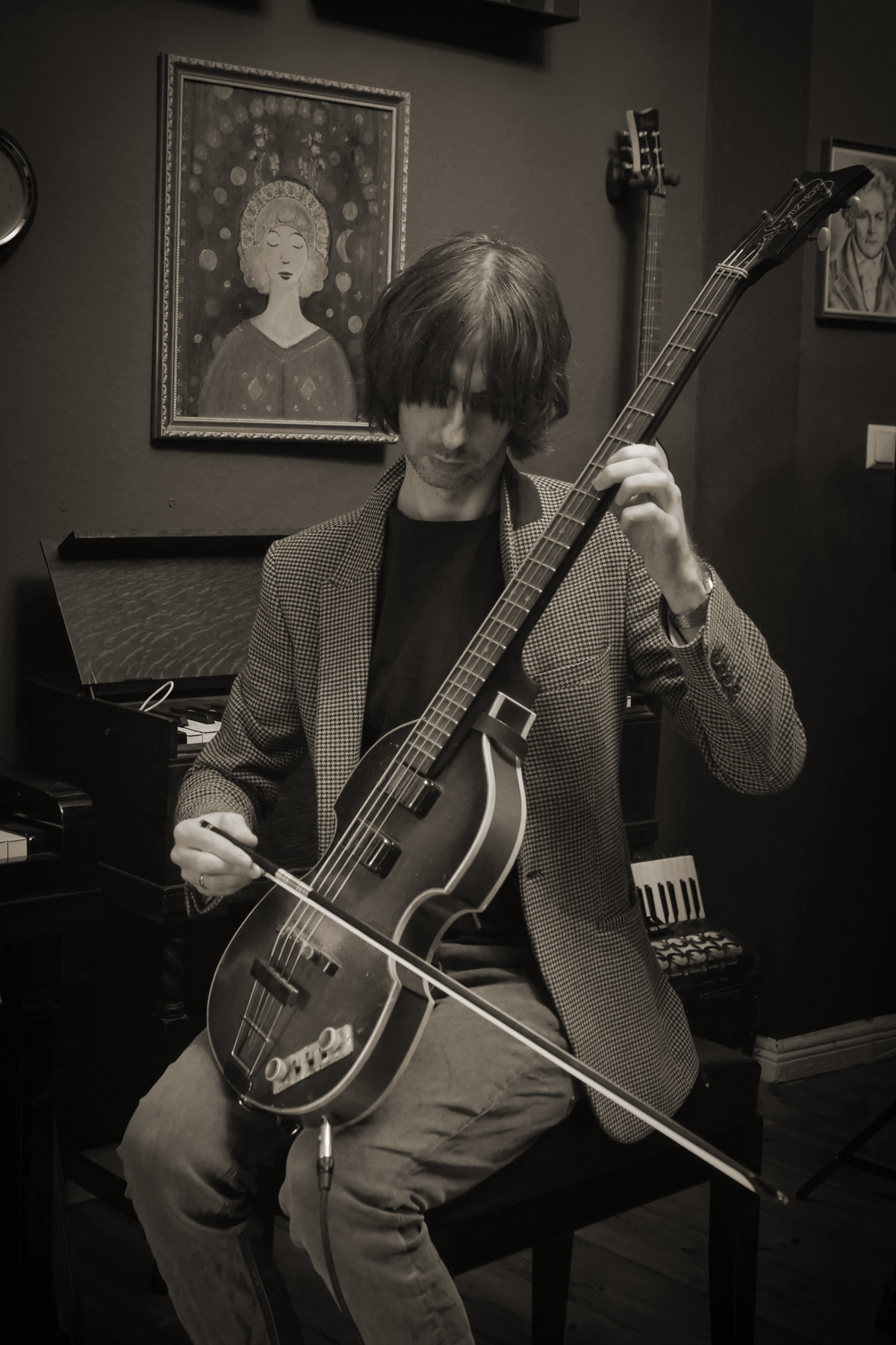 Recording the bowed violin bass for FAUN